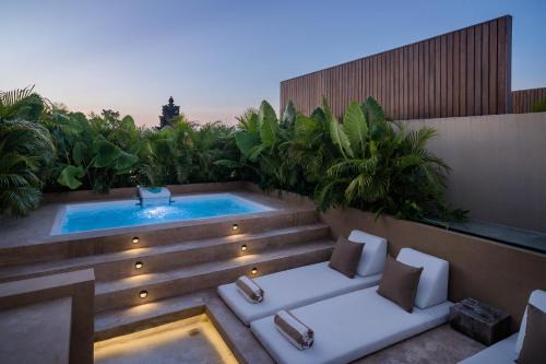 Berawa Villa l 2 Pools, Walk to Beach l Near Finns in Canggu