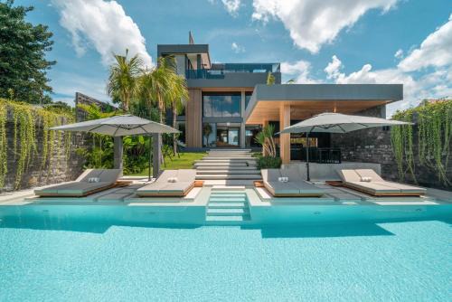 Beyond The Palms - Impressive Brand New 4BR Canggu Villa with Rooftop in Canggu