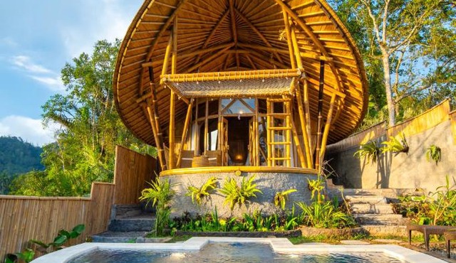 Breezy hill bamboo retreat in Selat