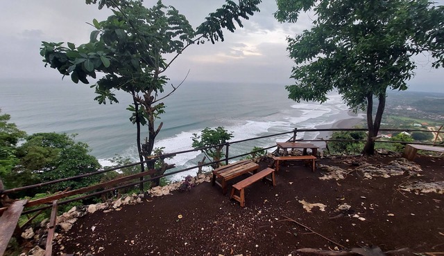 Bukit Shoka Top View Camp in Giricahyo