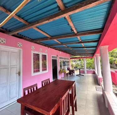 Bunaken Dolphin Pink Homestay in Bunaken