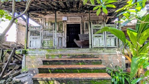 Cafe de Paris Homestay in Yogyakarta