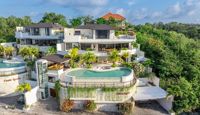 Casa Daria Sofia - Ocean Views Infinity Pool Escape with Cinema & Gym in Uluwatu