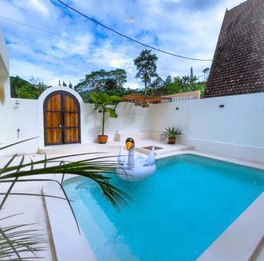 Casa Del La Luna by Nginapsini in Cilama