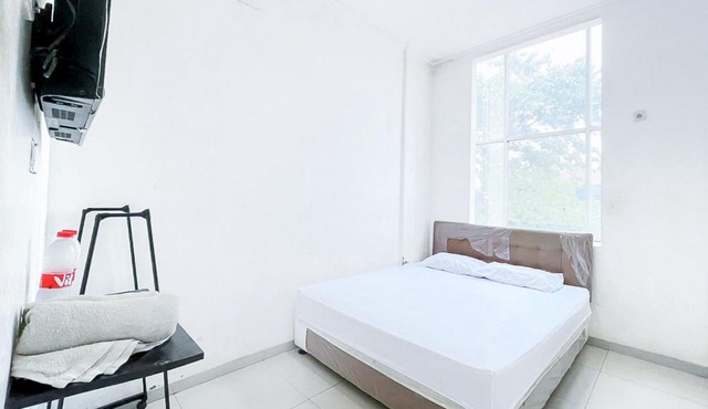 Citara Jaya Guesthouse Mitra RedDoorz in Bekasi
