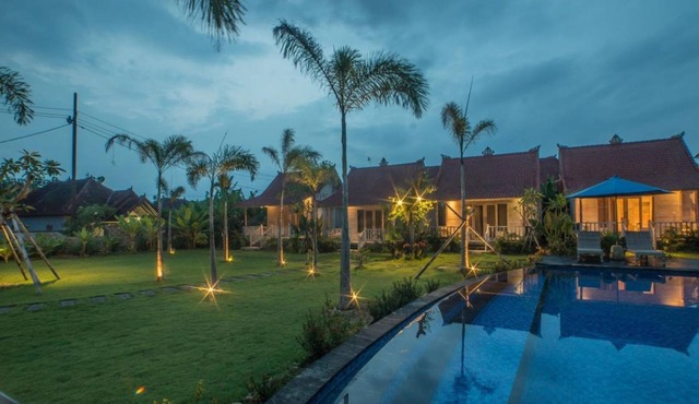 Contemporary Teak Cottage in Lembongan, Walk Distance to Beach