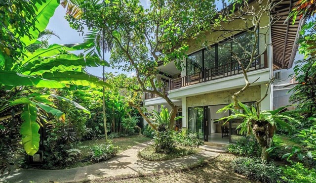 Cozy 3BR Villa in Luxe Ubud Complex w Spa+2 Pools in Kabupaten Gianyar
