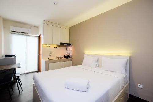 Cozy Living Studio Room at Cinere Resort Apartment By Travelio in Depok