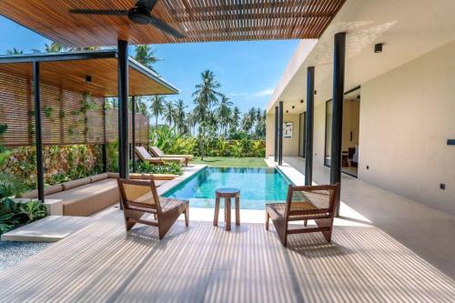 Elegant 3 Bdr Villa , beach 3 mins walk in Selong Belanak