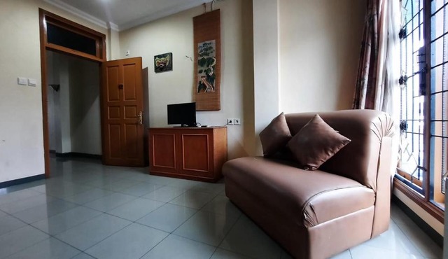 GO HARD OR GO HOME SURF LODGE in Kampungdurian