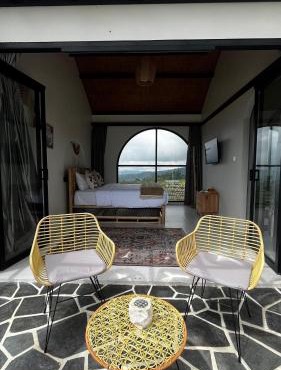 HappyNest Glamping and Villa Dieng in Garung