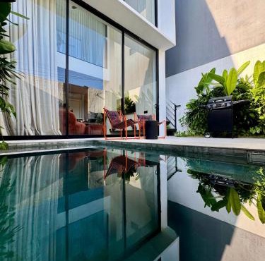 Hidden Designer LOFT 3BDR I 750m to the Beach in Canggu