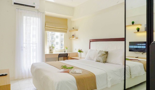 Homelike And Minimalist Studio At Apartment Podomoro Golf View in Gunung Putri