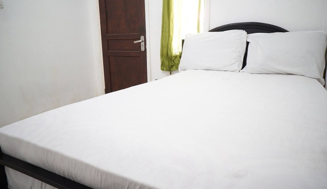 Hotel O Aero Kost Bu Lisa Syariah Near Pasar Tradisional Lawang in Gresik