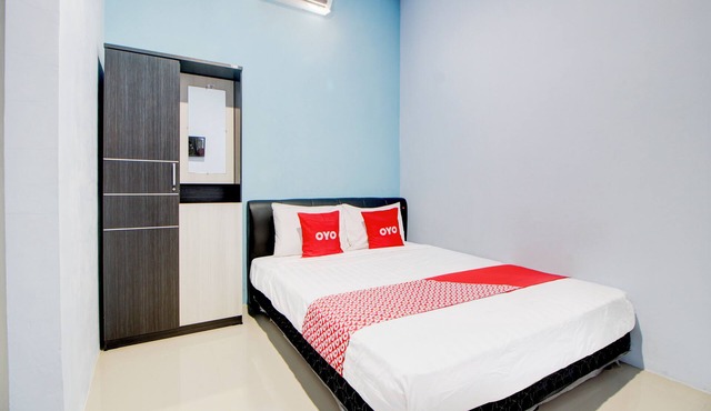 Hotel O Alun-Alun Purwokerto Near Gor Satria Purwokerto Formerly Guest House Blessing in Purwokerto