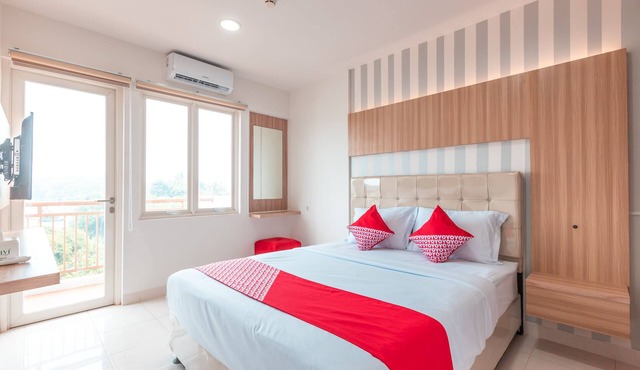 Hotel O Apartement Sentul Tower in Citaringgul