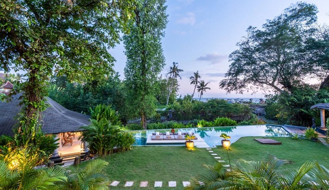 Infinity Pool | Five Bedrooms | Beachfront Stay in Canggu
