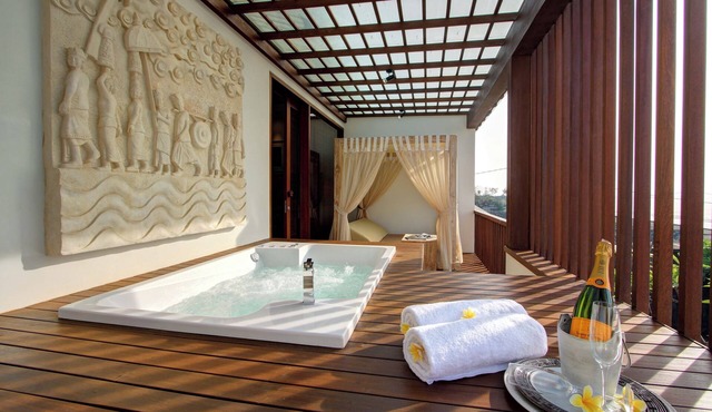 Jacuzzi Garden View Villa, Purnama beach