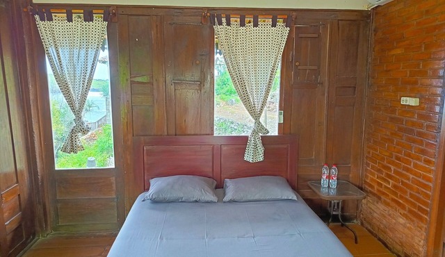 Karlie Inn