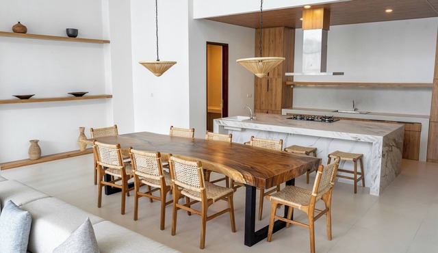 Lavender Rooftop 3BR Villa with a Heated Private Pool in Cimenyan