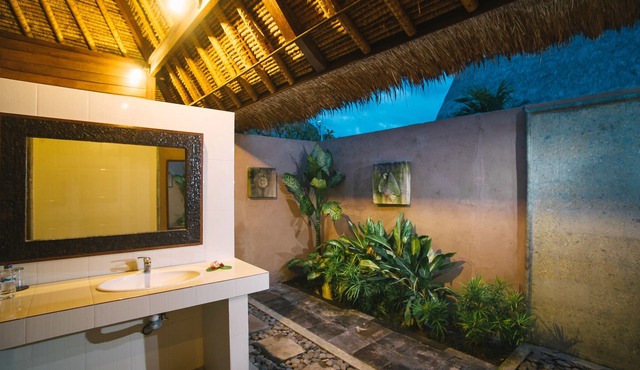 Lembongan Bay Shore Huts