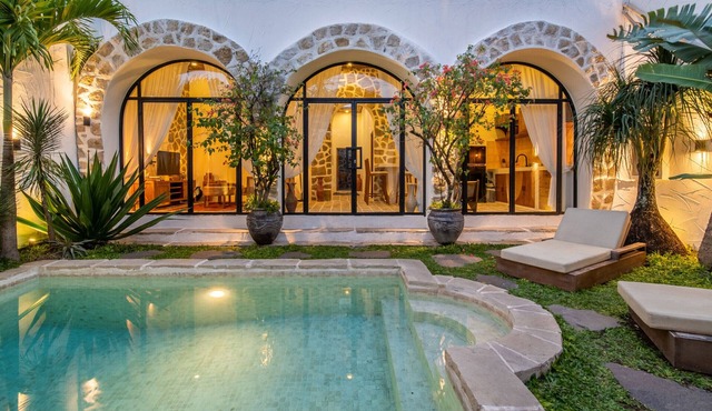 Lush courtyard pool Sleeps six Berawa Villa