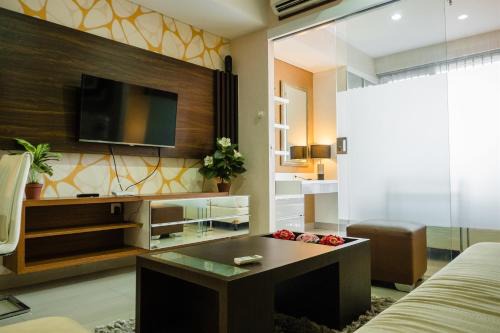 Luxurious 1BR At Dago Suites Apartment By Travelio in Bandung