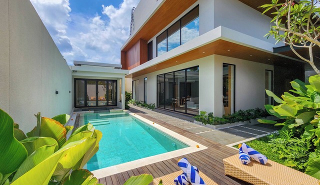 Luxury 4BR Villa with Pool, Gym & Family Spaces