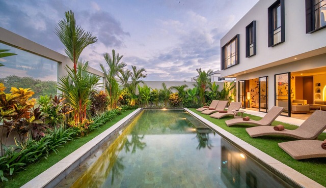 Luxury 6BR Villa | Huge Pool | Seminyak & Canggu
