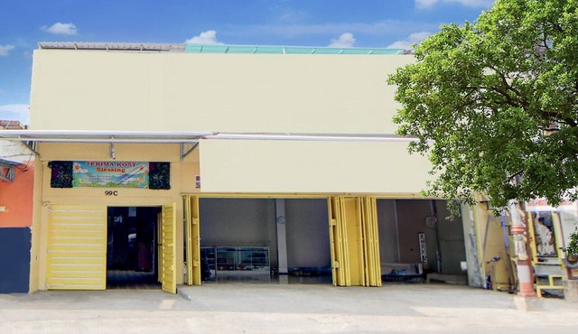 Luxury Deluxe DBL Retreat W/Free WiFi and Parking in Purwokerto