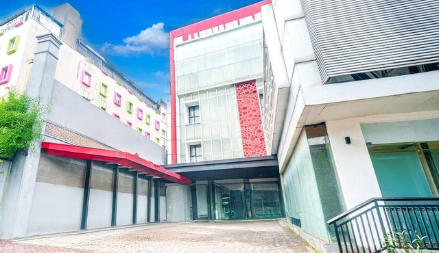 Luxury Deluxe DBL Retreat W/Free WiFi and Parking in Jakarta