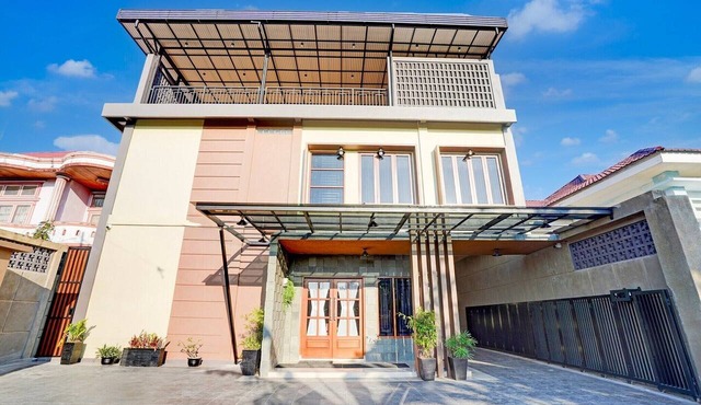Luxury Deluxe DBL Retreat W/ Free WiFi and Parking in Padang