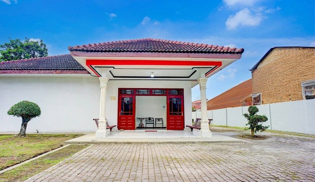 Luxury Deluxe DBL Retreat W/Free WiFi and Parking in Medan