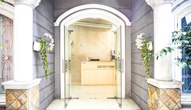 Luxury Family Stay with Extra Space and Free WiFi in Medan
