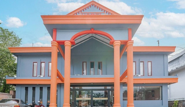 Luxury Twin Comfort Stay W/Free Parking and Pool in Pekanbaru