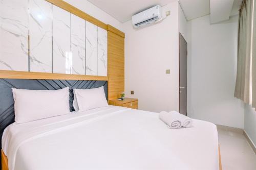 Modern and Comfort 2BR Transpark Cibubur Apartment By Travelio in Depok