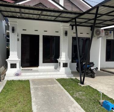 Modern House with 2 Bedrooms in Kampungdurian