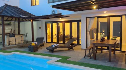 Nenangi Villa Bali -3BR Spacious with enclosed living & Lap Pool in Sunset Road
