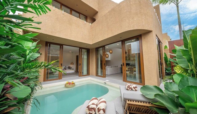 New Chic Berawa Villa Pool 2BR Walk to Beach in Kabupaten Badung