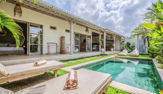 New Villa Misha Modern 2BR Pool with Tropical Garden Near Seminyak