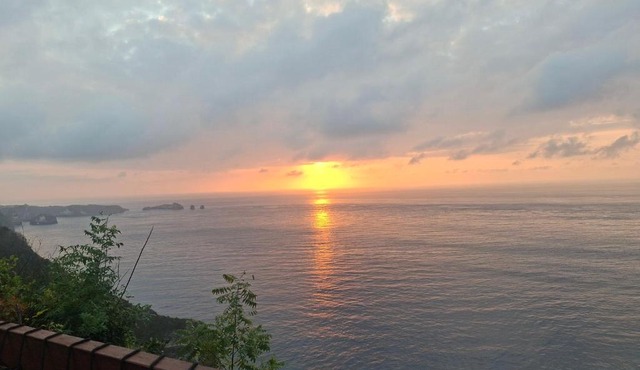 Nusa Penida Ocean Cliffside in Penida Island