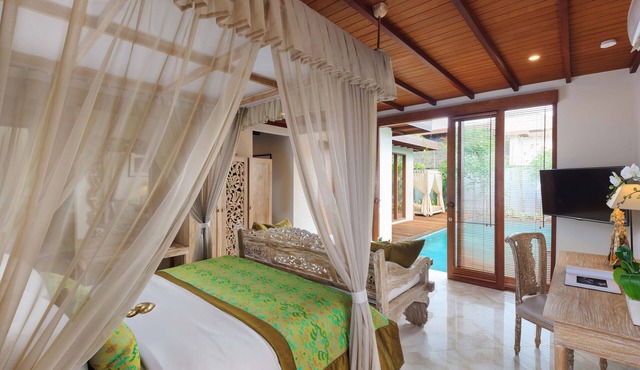One Bed Pool Suite Villa Purnama Beach