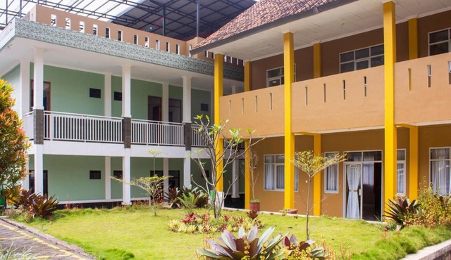 OYO 3699 Edotel Smkn 1 Cipanas Syariah in Cianjur