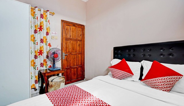 OYO 90234 Dhoho Family Guest House in Kediri