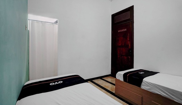 OYO 95035 Harmony Guest House Syariah in Malang