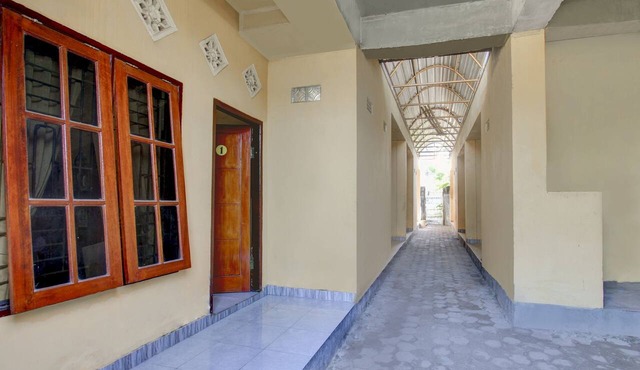OYO Life 92846 Kost Putra Griya Eka in Janapria