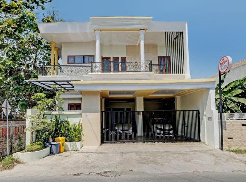 OYO Life 92935 Ayu Kost Eksklusif in Yogyakarta