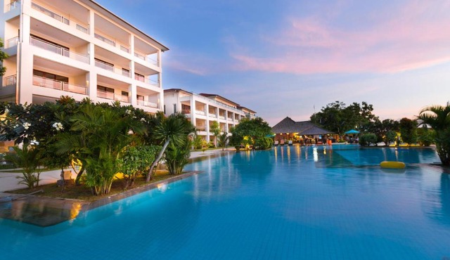 Peninsula Bay Resort