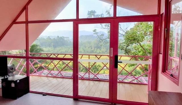Pink Glamping Anyer in Calung