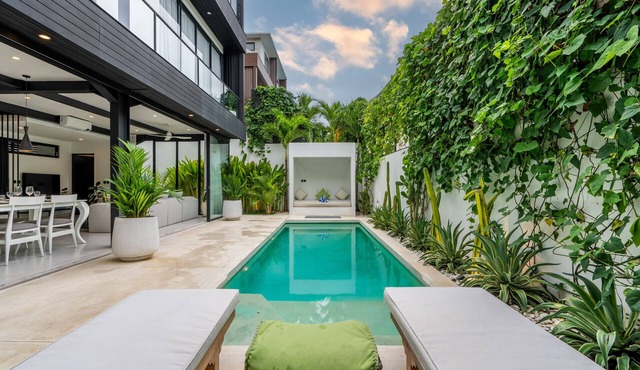 Private Pool Modern Design Beach Access in Kerobokan